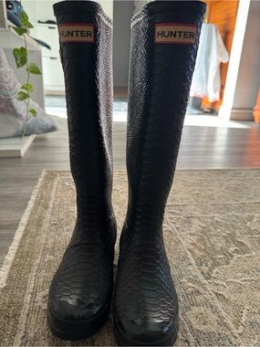 Hunter Black Textured Tall Rain Boots with Logo